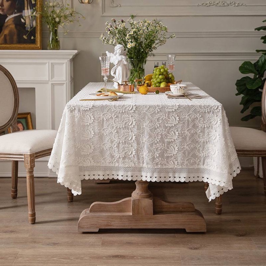 Lyla Tablecloth Embroidered