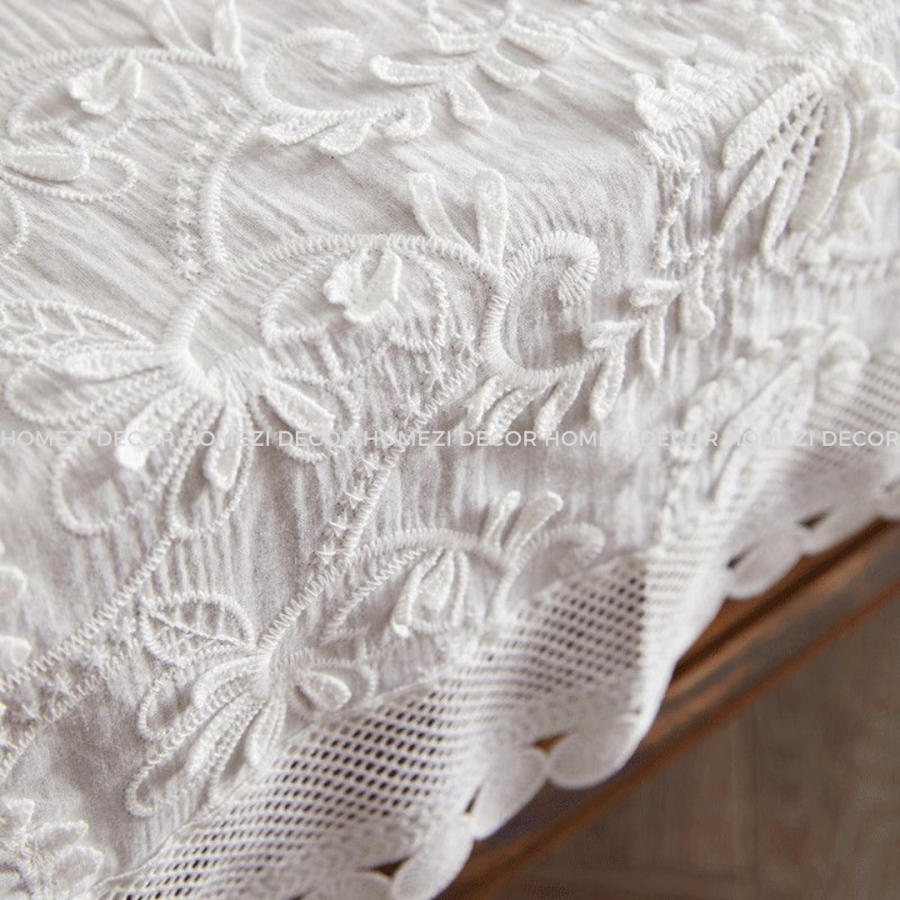 Lyla Tablecloth Embroidered